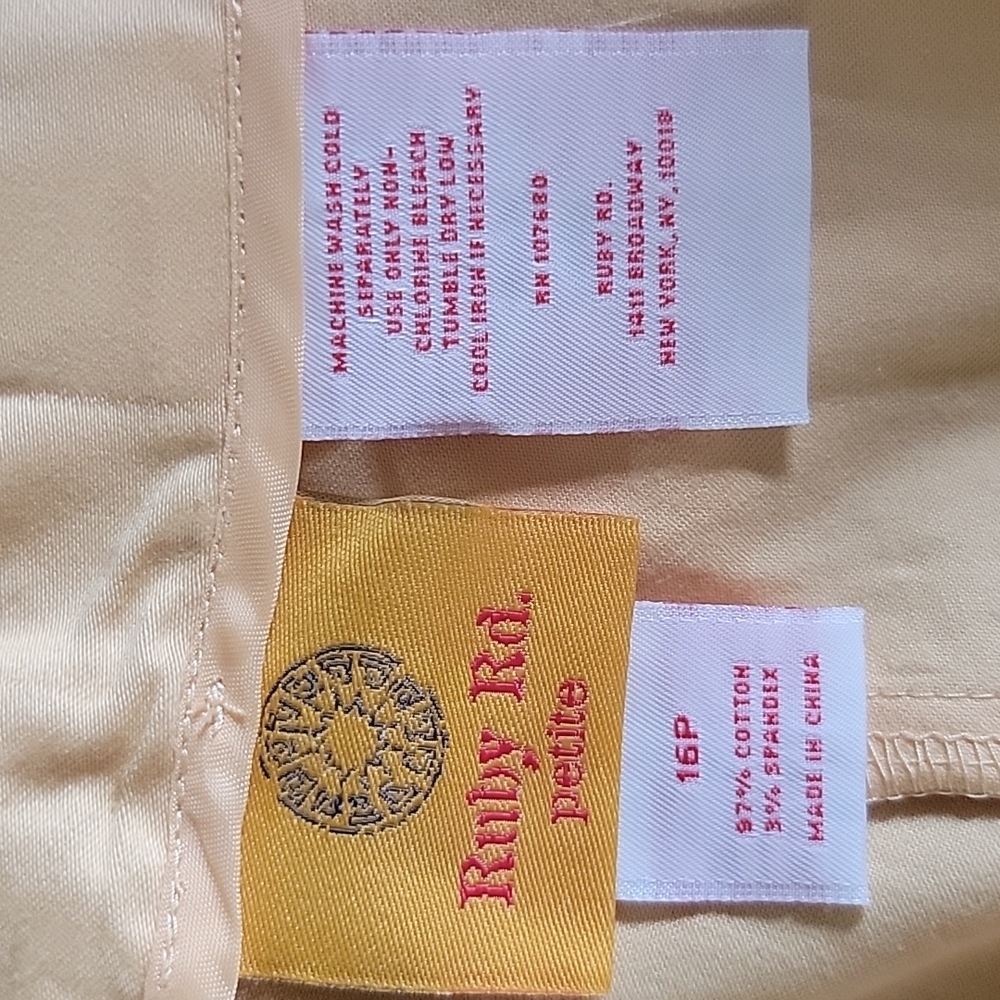 Ruby Rd. Capris,  Color Yellow,  Size 16 Petite - Picture 8 of 9